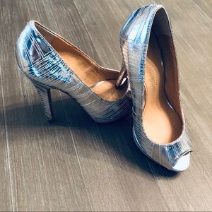 New!💥Gorgeous💥ColinStuart Silver Heels, Size 5